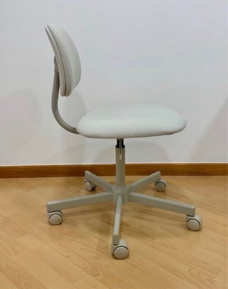 Silla giratoria acolchada beige/gris