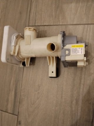 Bomba desagüe lavadora zanussi.