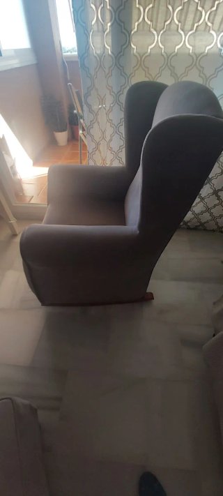 Sillón balancín y puff tela y madera