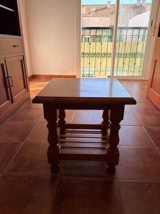 Mesa pequeña cuadrada