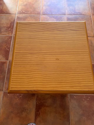 Mesa pequeña cuadrada