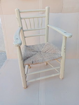 Silla vintage madera y mimbre beige