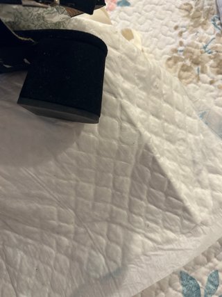 Zapatos de vestir negro con hebilla. Tacon unos 5