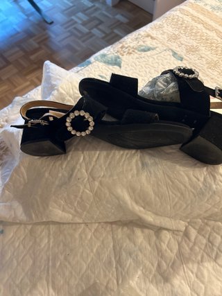 Zapatos de vestir negro con hebilla. Tacon unos 5