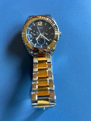 Reloj Guess bicolor dorado y plateado