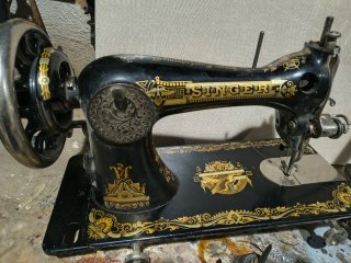 Máquina de coser Singer antigua