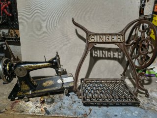 Máquina de coser Singer antigua
