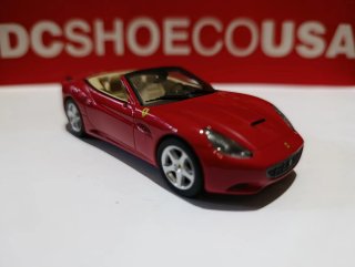 Modellino di Ferrari California in scala 1/43