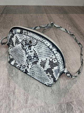 Bolso bandolera estampado serpiente