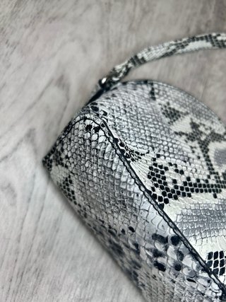 Bolso bandolera estampado serpiente
