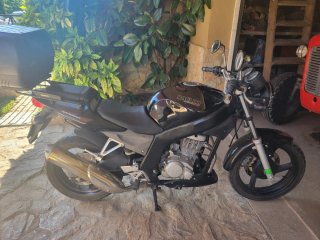 Motocicleta Daelim Roadwin 125cc Negra