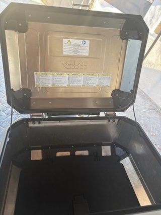 Baúl Moto Givi Trekker Outback 58L