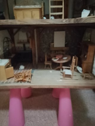 Casa de muñecas de madera