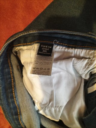 Pantalón vaquero campana desgastado