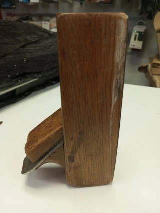 Cepillo de carpintero antiguo de madera