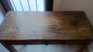 Mesa escritorio de madera con cajón