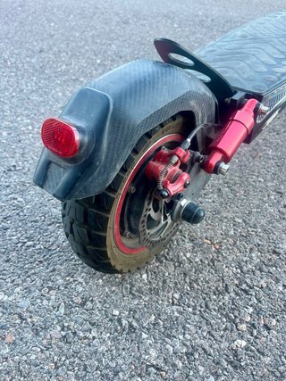 Patinete Eléctrico Negro y Rojo