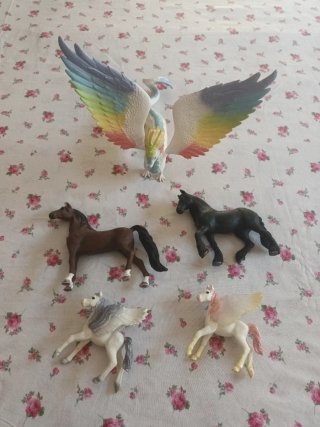 Figuras Schleich: Dragón y Caballos y pegasos