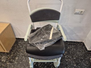 Silla de ruedas para el baño