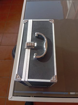 Caja de almacenaje metálica rasta