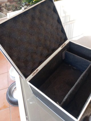 Caja de almacenaje metálica rasta