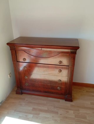 Cómoda antigua de madera