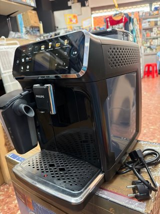 Macchina da caffè Philips Serie 5400 LatteGo superautomatica