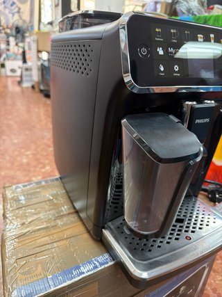 Macchina da caffè Philips Serie 5400 LatteGo superautomatica