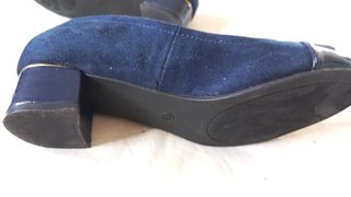 Zapatos azules entre tiempo. Maripaz