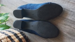 Zapatos azules entre tiempo. Maripaz