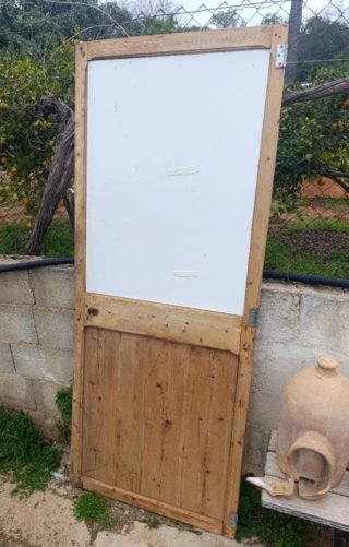 Puerta de madera rústica pino sapi