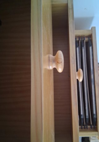 Cajoneras de madera para oficina.