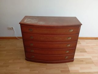 Cómoda antigua de madera