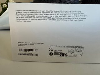 Apple AirPods Max con accesorios