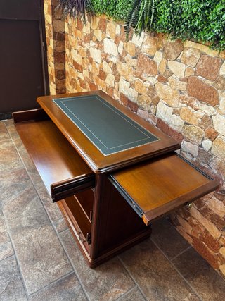 Escritorio Caoba Macizo con Silla de Cuero