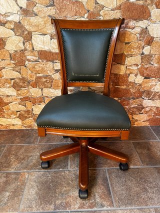 Escritorio Caoba Macizo con Silla de Cuero