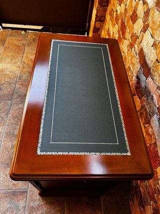 Escritorio Caoba Macizo con Silla de Cuero