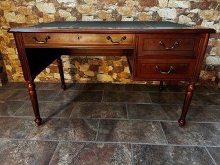 Escritorio Caoba Macizo con Silla de Cuero