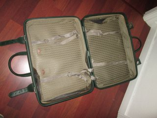 Maleta Antigua Verde. Marca Tauro.