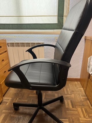 Silla de oficina negra