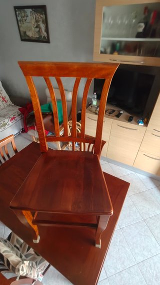 Tavolo in legno e 4 sedie