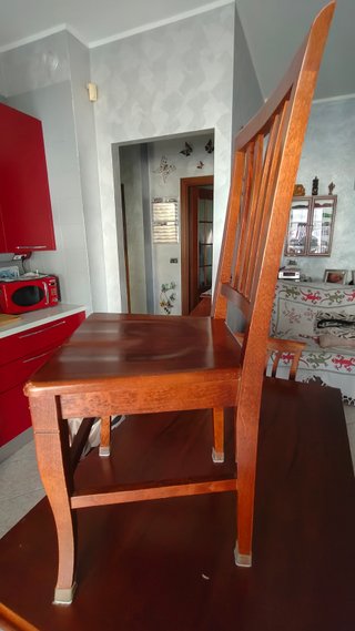 Tavolo in legno e 4 sedie
