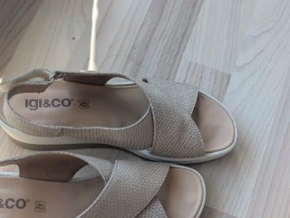 Sandalias Igi&Co Beige y Doradas