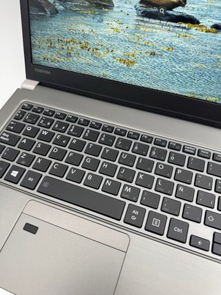 Toshiba i5 8gen 8GB RAM 256GB SSD Win 11