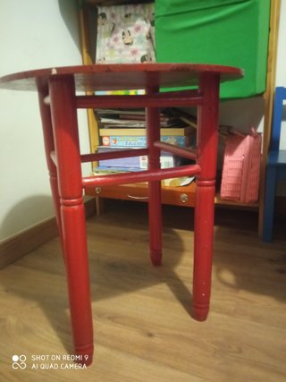 Tavolo ausiliario in legno rosso