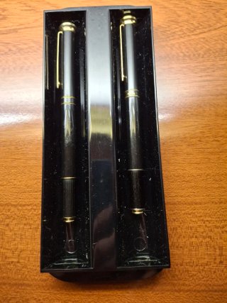 Juego 2 Bolígrafos Pierre Cardin Negro/Dorado