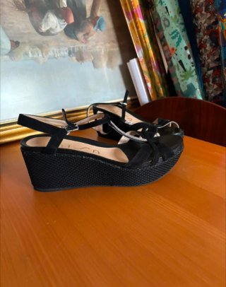 Sandalias cuña Unisa negras