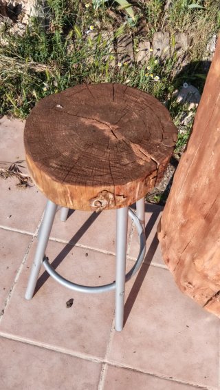 Mesa tronco de Olmo y taburetes de madera pino