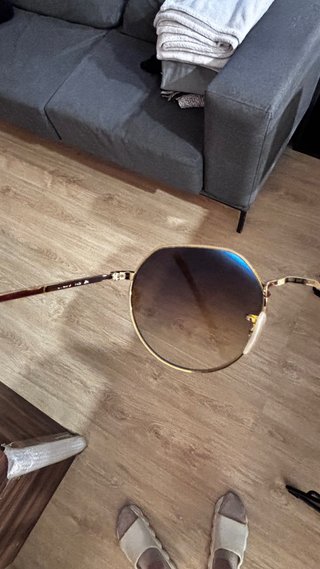 Gafas Ray-Ban doradas con lentes degradadas