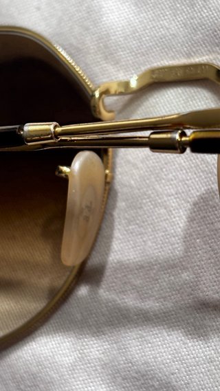 Gafas Ray-Ban doradas con lentes degradadas